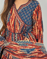 Look straight out of a dreamy movie set as  you turn around and walk in this elegant flaired suit ! The perfect of traditional wear